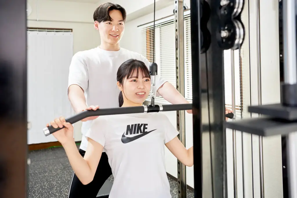 学芸大学のパーソナルトレーニングジムで背中とウエストを引き締める